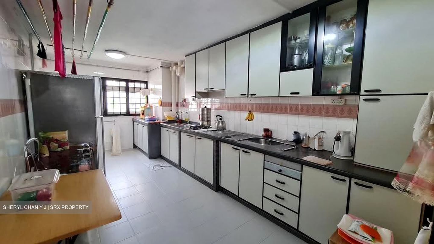 Blk 107 Jurong East Street 13 (Jurong East), HDB Executive #623700761